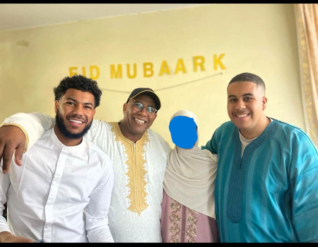 Foto van Adam Hassan zijn gezinnetje